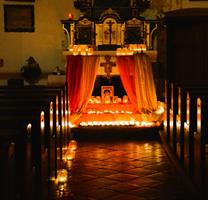 Im warmen Schein der Kerzen vor Gott zur Ruhe kommen